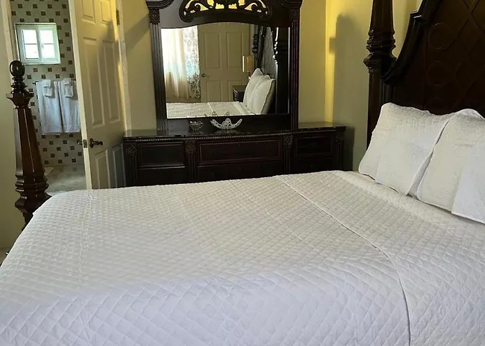 Holiday home In Bogue Village